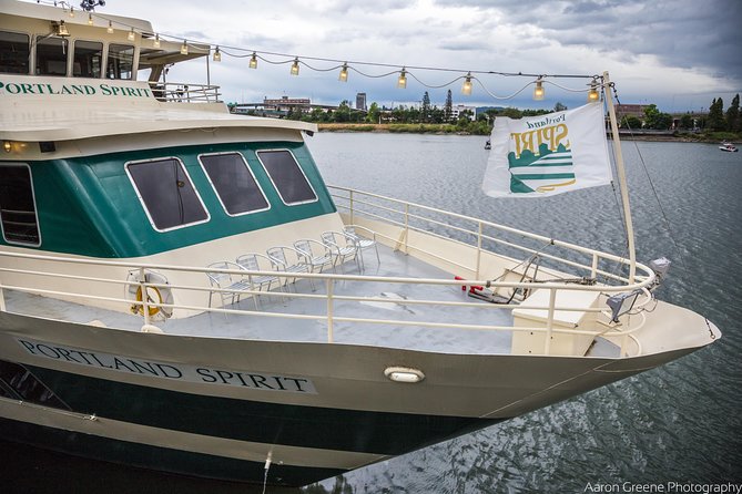 2.5-hour Dinner Cruise on Willamette River - Piano music, narration, and the best place to sit