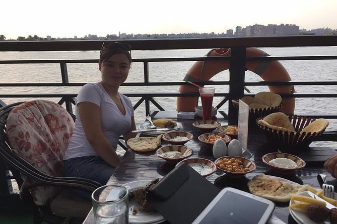 2 Hour Cairo Dinner Cruise on Nile river with live band - Traditional music, folklore, and belly dancing