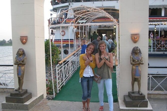 2 Hour Cairo Dinner Cruise on Nile river with live band - The buffet dinner and what to expect