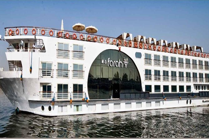 2-Hour Nile River Dinner Cruise From Cairo - Boat condition, bathrooms, and comfort