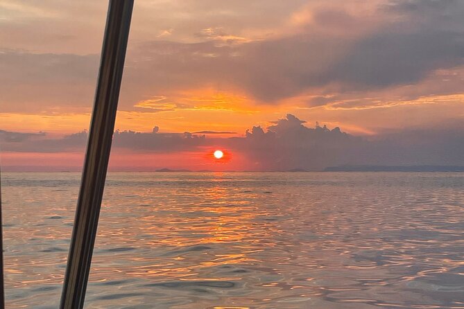 2-Hour Sorrento Coast Sunset Cruise with Dinner Experience - Why sunset is the right time for this Sorrento cruise