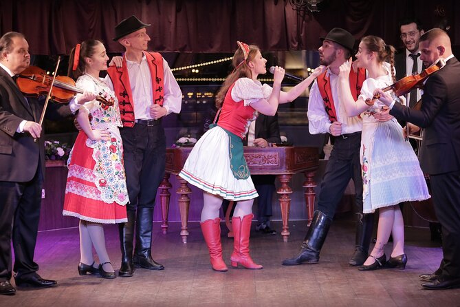 4 Course Dinner Cruise with Operetta, Folk Show and Welcome Drink - Who will enjoy this evening most