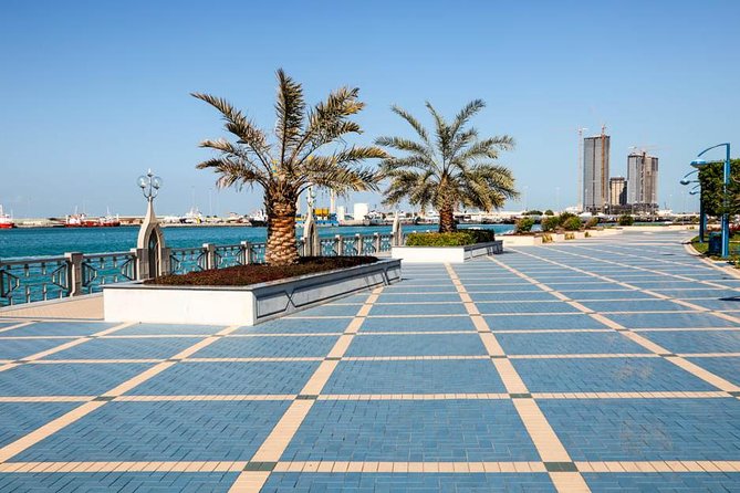 Abu Dubai City Tour and Dubai Marina Cruise Dinner - Sheikh Zayed Grand Mosque sets the tone