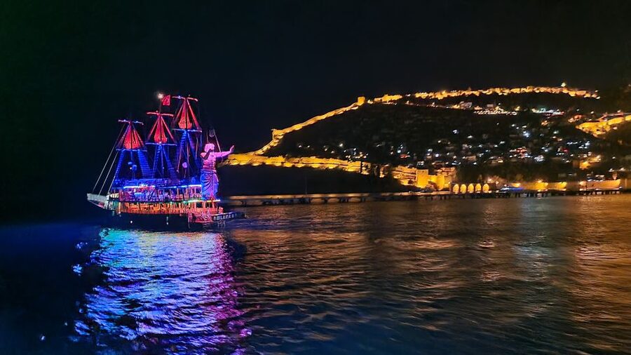 Alanya: Sunset Cruise with Dinner - The open sea sunset and the ride back