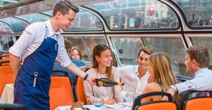 Amsterdam: Dinner Cruise with 4-Course Menu - Starting at LOVERS Café by Centraal Station