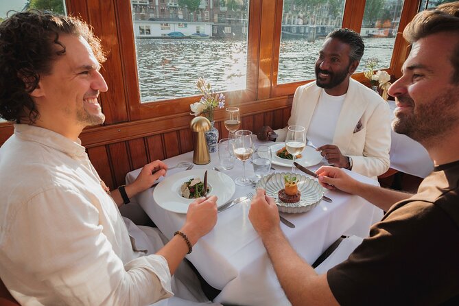 Amsterdam: Exclusive Dinner Canal Cruise - The meal: three courses with real choice