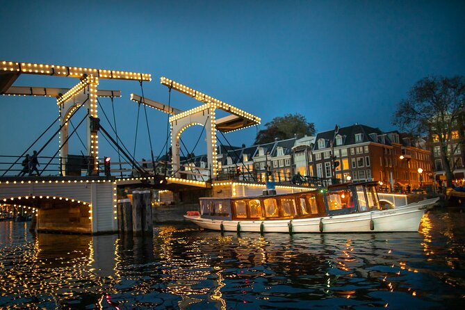 Amsterdam: Exclusive Dinner Canal Cruise - Drinks, lighting, and comfort on board