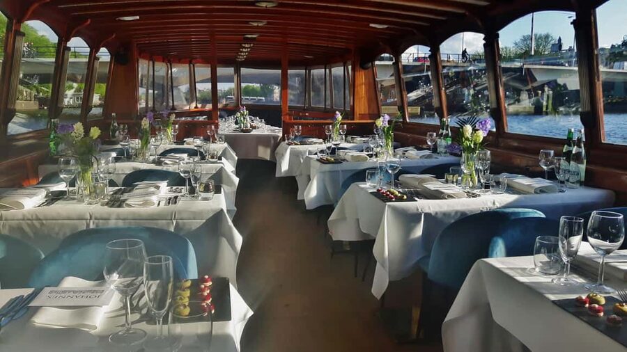Amsterdam: High-End 3-Course Dinner Canal Cruise - Boarding beside Sea Palace