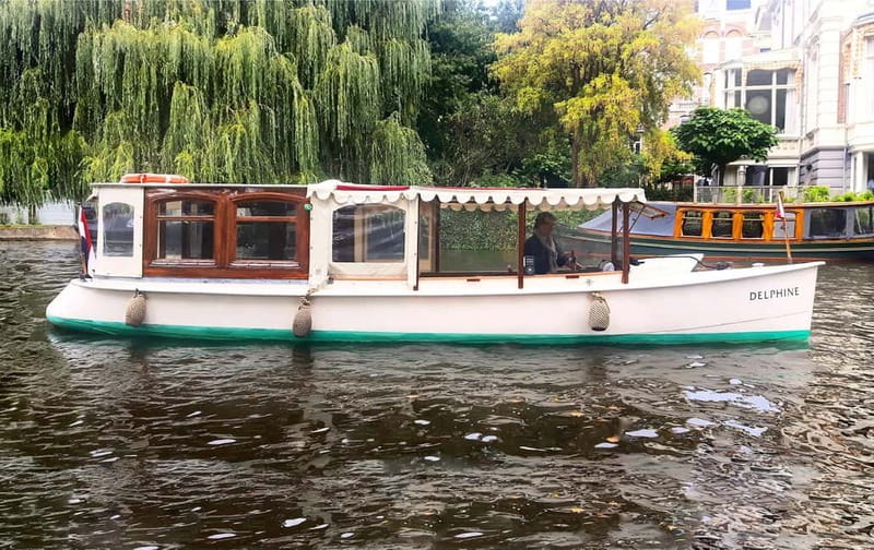 Amsterdam: Private Dinner Cruise (4pers) with Guide - Dinner on Amsterdam’s canals, with the city passing by