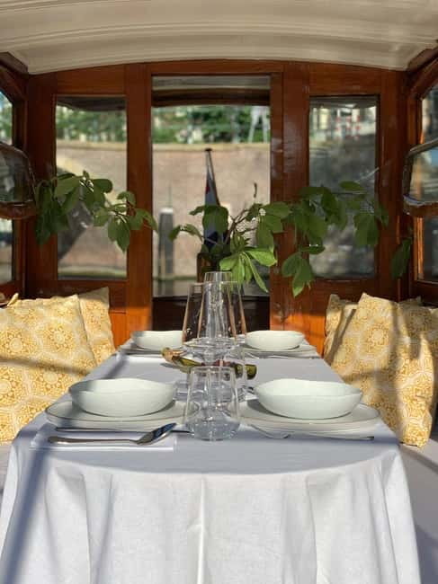 Amsterdam: Private Dinner Cruise (4pers) with Guide - Meeting at the H’ART Museum dock