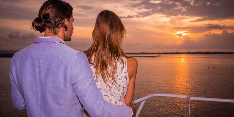 Bali/Benoa: Sunset Dinner Cruise with Show and Live Music - A sunset cruise that turns into a floating dinner show