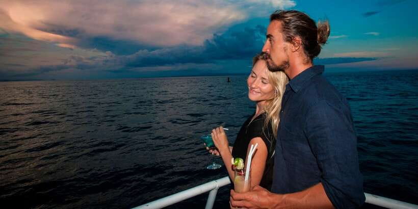 Bali/Benoa: Sunset Dinner Cruise with Show and Live Music - Food, drinks, and what is included