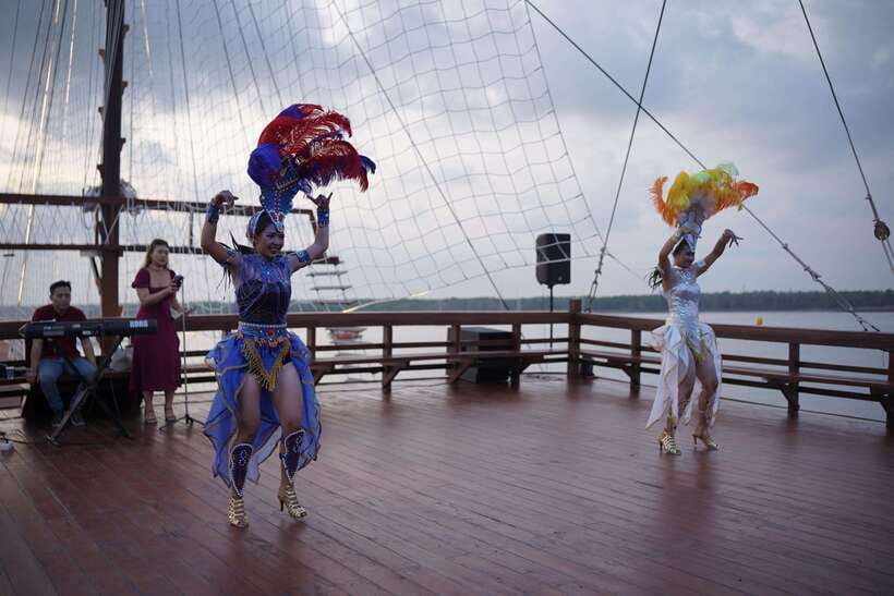 Bali Phinisi Cruise: Sunset Dinner with Live Music & Buffet - Is $60 a fair price?