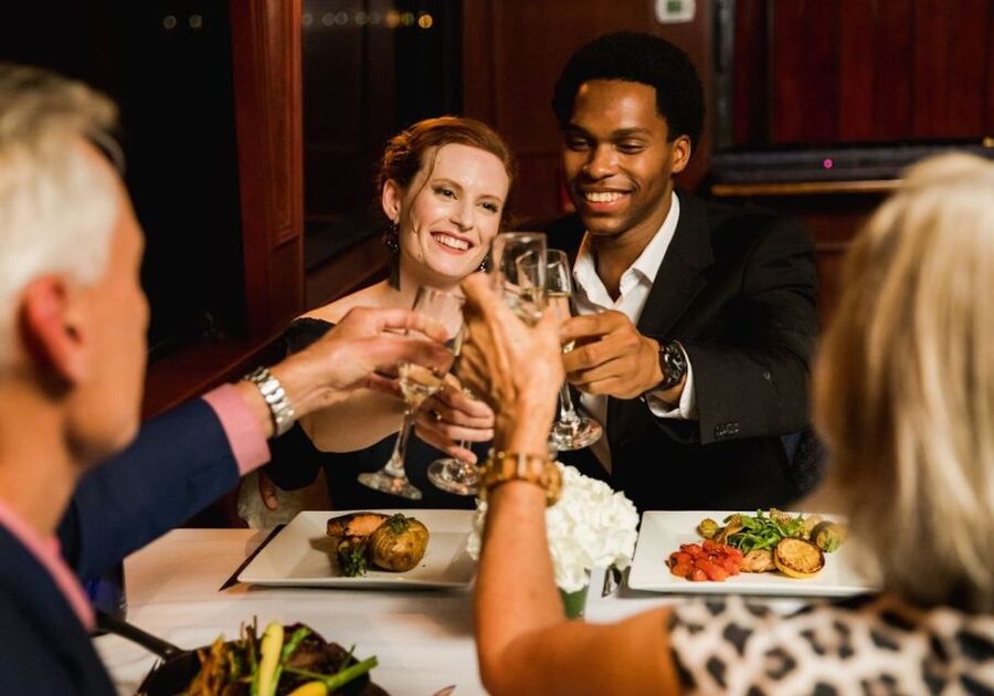 Baltimore: Christmas Eve Gourmet Brunch or Dinner Cruise - Choosing between the two-hour brunch and three-hour dinner