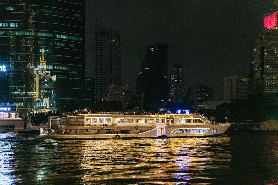 Bangkok: Alangka Luxury Buffet Dinner Cruise With Live Music - What is on the Alangka buffet