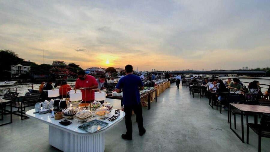 Bangkok: Calypso Cabaret & Dinner Cruise with Hotel Transfer - Who should book this experience?
