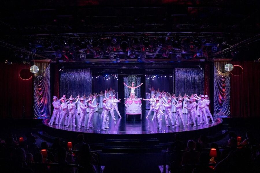 Bangkok: Calypso Cabaret & Dinner Cruise with Hotel Transfer - Food, seating, and the volume problem