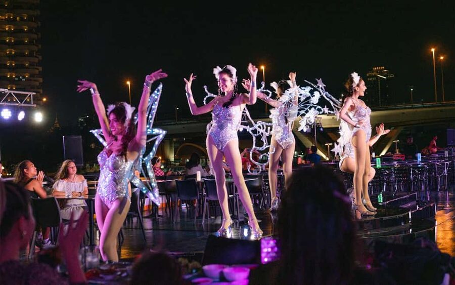 Bangkok: Carnival Dinner Cruise with Free-Flow Beer & Buffet - The buffet: a broad choice, not a destination meal