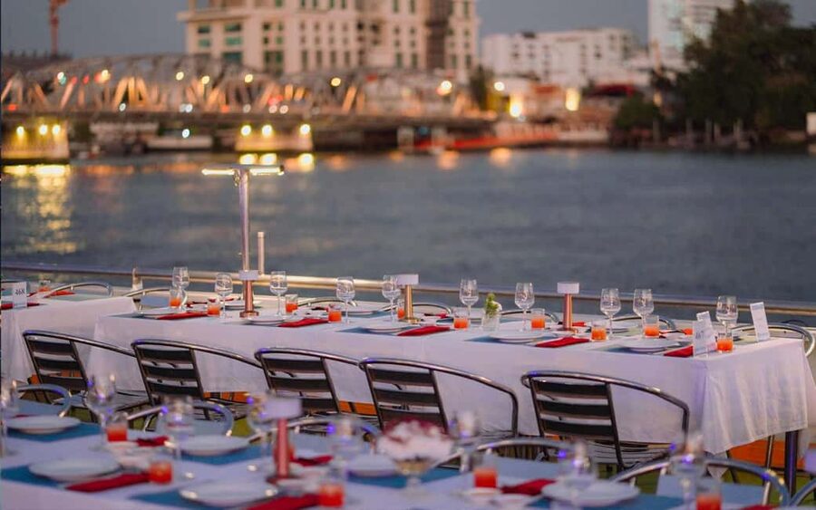 Bangkok: Carnival Dinner Cruise with Free-Flow Beer & Buffet - How the two-hour schedule feels