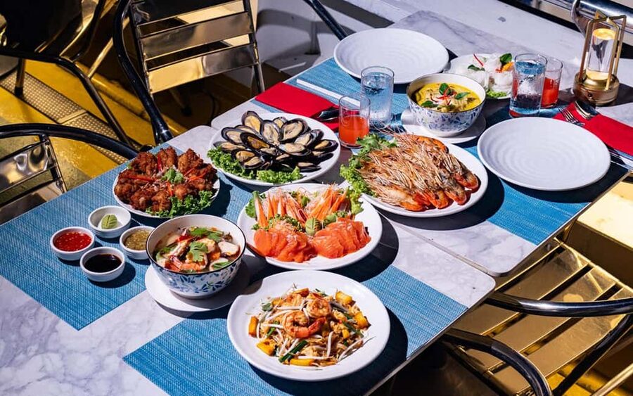 Bangkok: Carnival Dinner Cruise with Free-Flow Beer & Buffet - Practical tips for a better evening