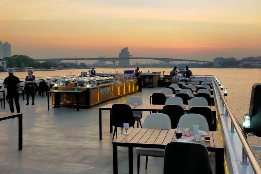 Bangkok: Chao Phraya Buffet Dinner Viva Alangka Cruise - What you see along the Chao Phraya