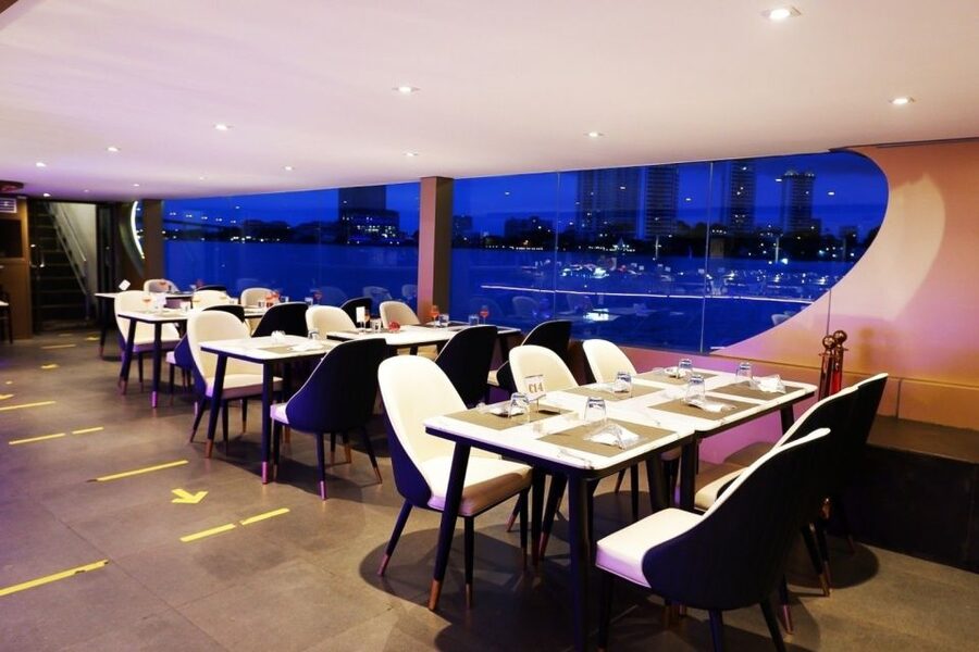 Bangkok: Chao Phraya Buffet Dinner Viva Alangka Cruise - Boarding the Viva Alangka and choosing your seat