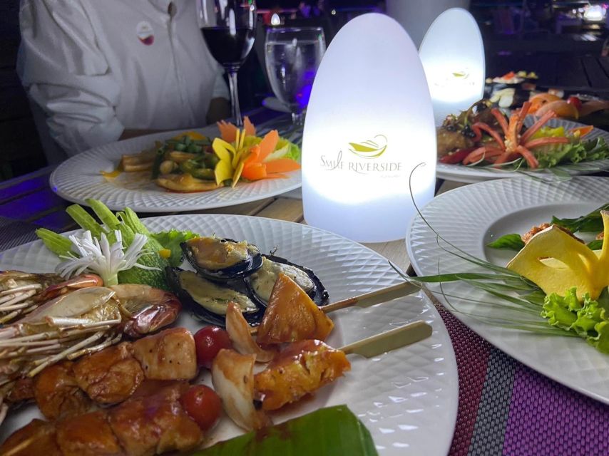 Bangkok: Chao Phraya River Buffet Dinner Cruise - The buffet: generous choice, imperfect timing