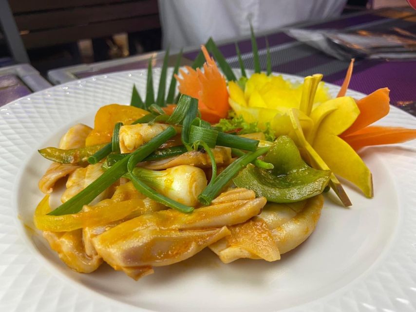 Bangkok: Chao Phraya River Buffet Dinner Cruise - Live music changes the character of the ride