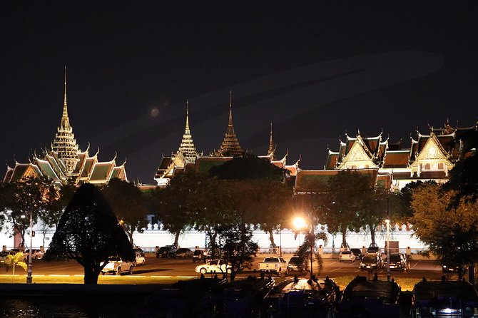 Bangkok Dinner Cruise on the Chao Phraya River - Wat Arun, the Grand Palace, and the main route