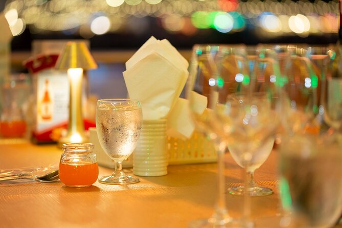 Bangkok Dinner Cruise on the Chao Phraya River - The buffet: plenty of choice, uneven expectations