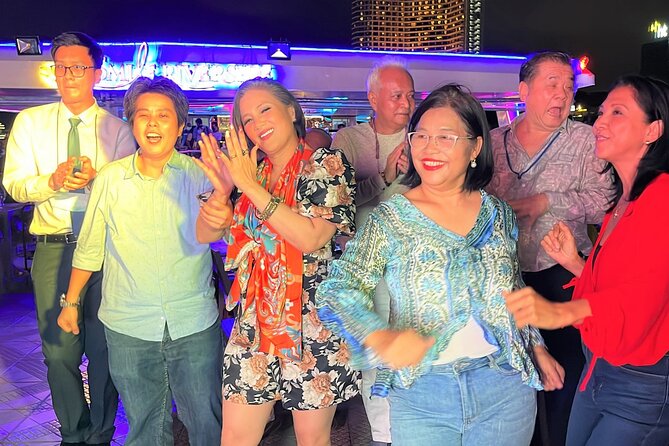 Bangkok Dinner Cruise with Intl Buffet, Live Music & Hotel Pickup - Wat Arun and the Riverside Temples