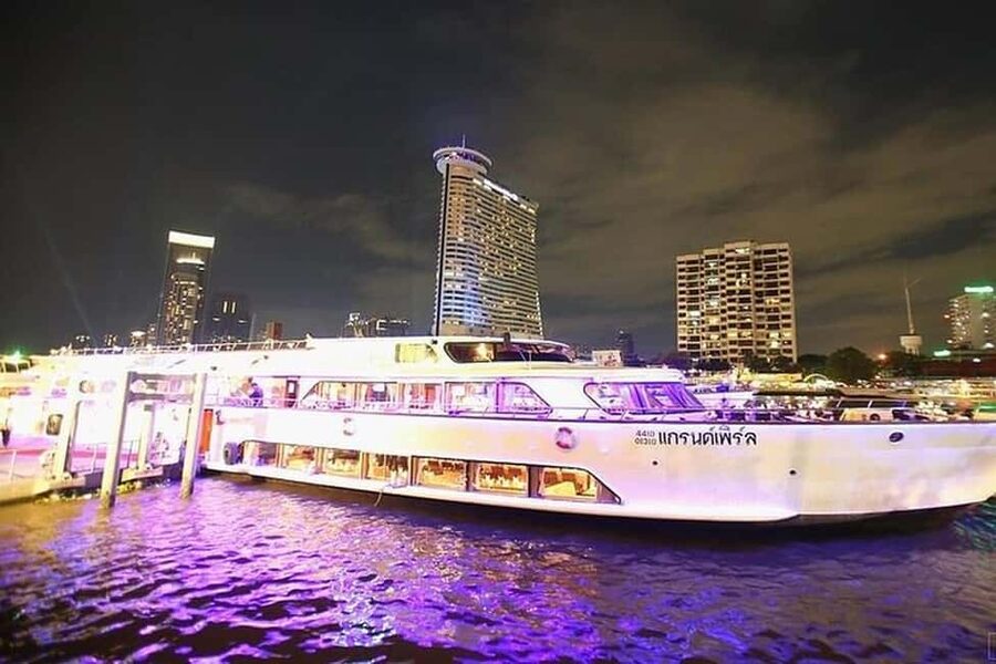 Bangkok: Evening Dinner Cruise with Live Music Chao Phraya - Seeing Bangkok from the Chao Phraya at night