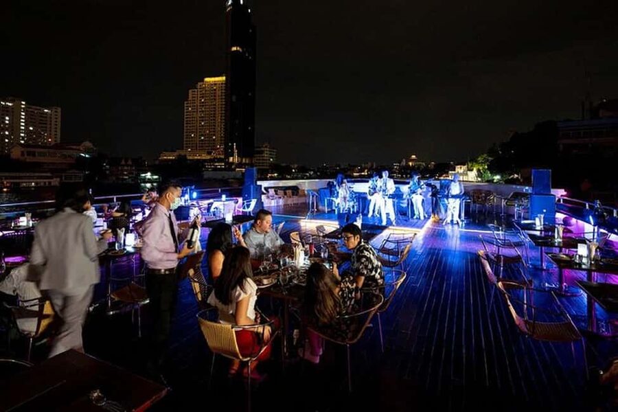 Bangkok: Evening Dinner Cruise with Live Music Chao Phraya - A welcome drink and a modern boat