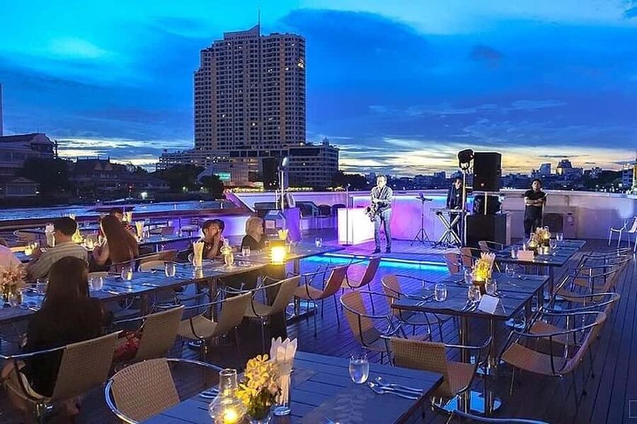 Bangkok: Evening Dinner Cruise with Live Music Chao Phraya - Live music and traditional Thai dance