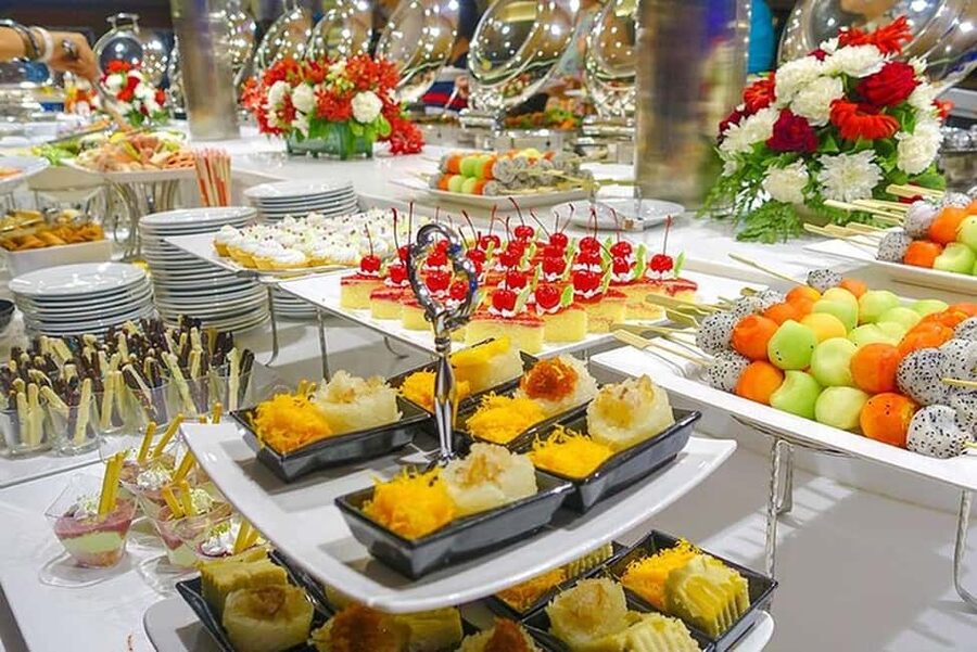 Bangkok: Evening Dinner Cruise with Live Music Chao Phraya - Practical advice for a smoother evening