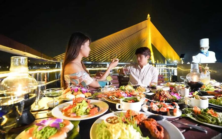 Bangkok: Luxury White Sunset or Dinner Cruise with Beer - Choosing between Asiatique and ICONSIAM