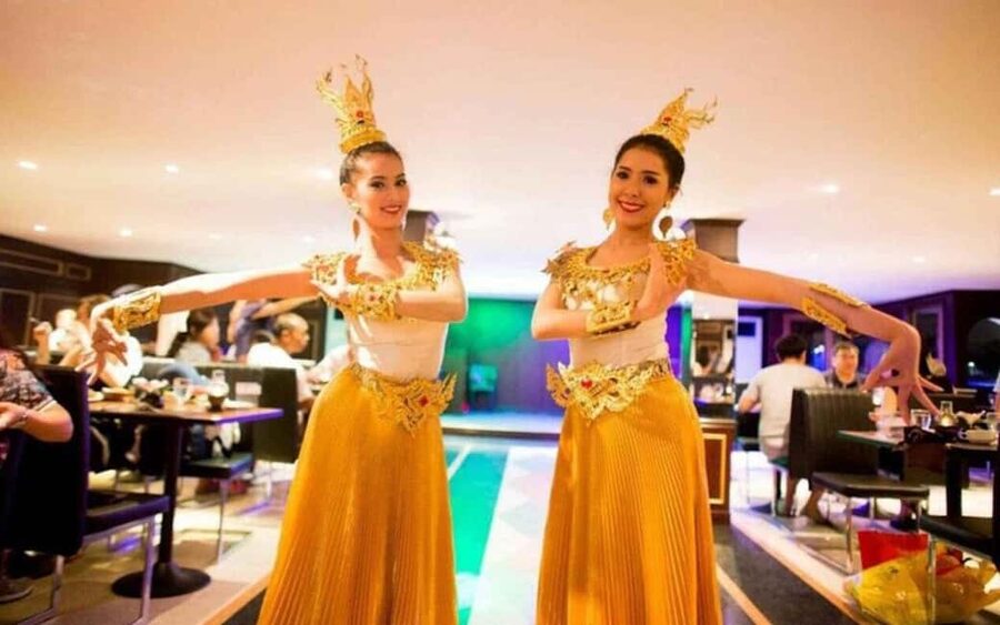 Bangkok: Luxury White Sunset or Dinner Cruise with Beer - Dining on the boat