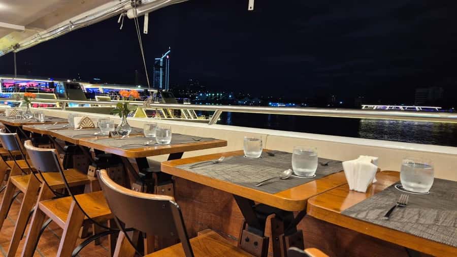 Bangkok: New Horizon Dinner Cruise with Buffet & Beer - Small details that can make the night easier