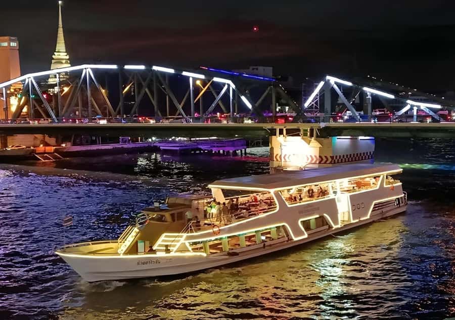 Bangkok: New Horizon Dinner Cruise with Buffet & Beer - Boarding a boat designed for a smaller crowd