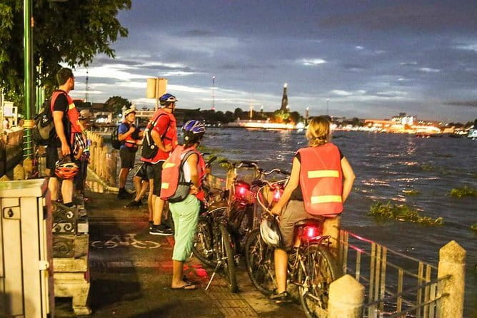 Bangkok Opulence Chao Phraya River Dinner Cruise from ICONSIAM - Music, dancing, and the party atmosphere