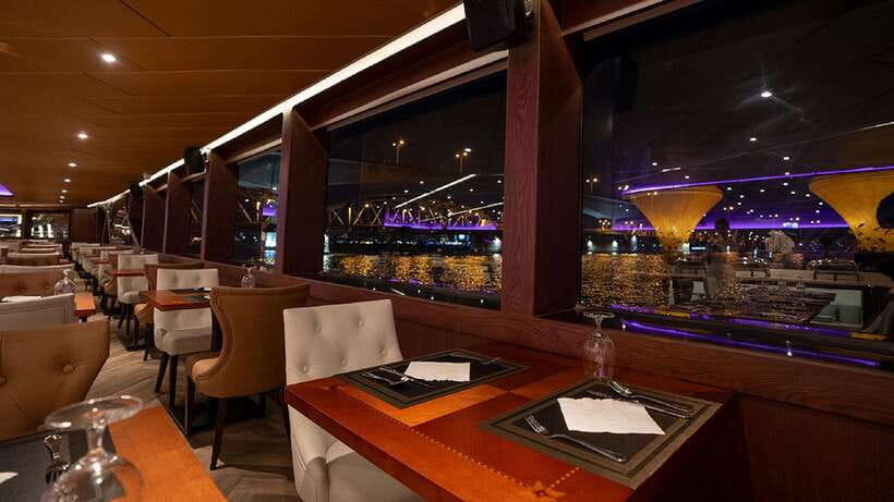 Bangkok: Opulence Luxury Dinner Cruise with Hotel Transfer - Live music, dance, and the mood on board