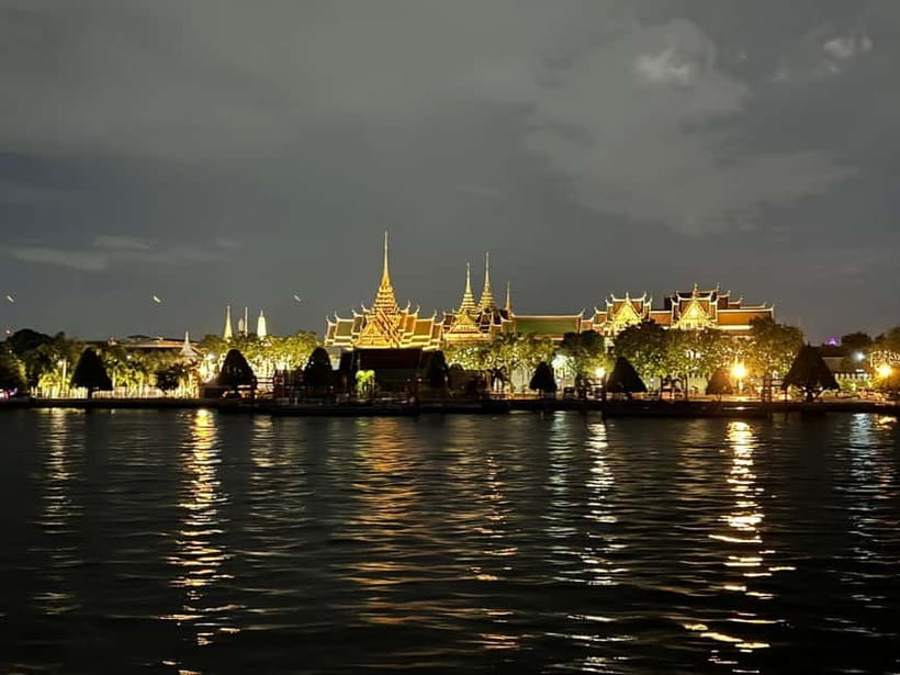 Bangkok: Opulence Luxury River Dinner Cruise - Buffet dinner with Thai and international choices