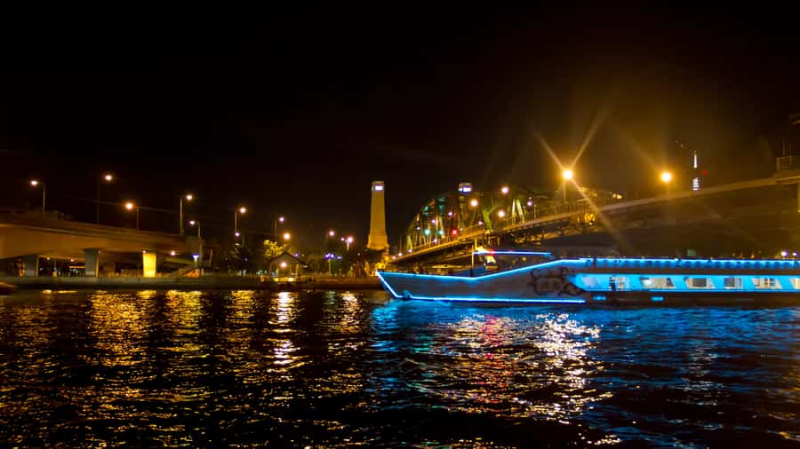 Bangkok: Private Family Tour to Safari & River Dinner Cruise - Moving from animals to the Chao Phraya