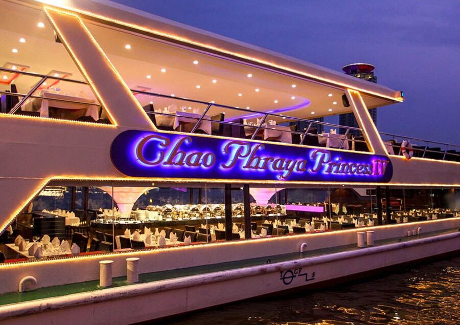 Bangkok: River Dinner Cruise on the Chao Phraya Princess - The evening route and illuminated sights