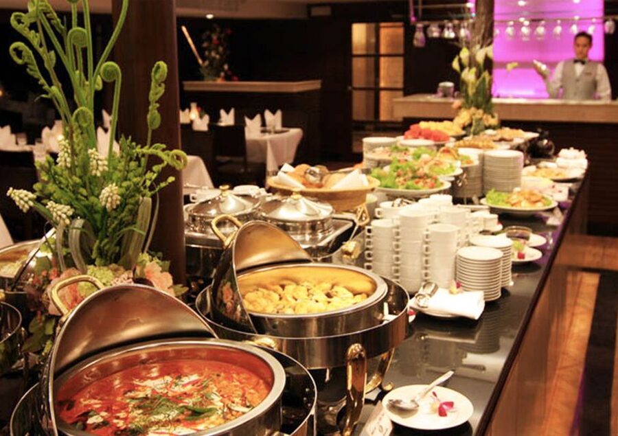 Bangkok: River Dinner Cruise on the Chao Phraya Princess - What the international buffet is like