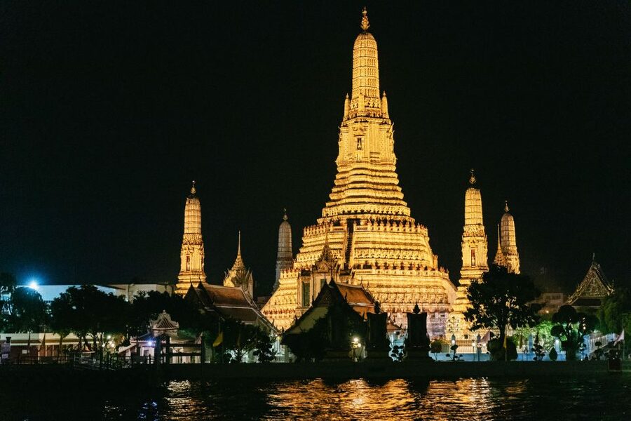 Bangkok: River Dinner Cruise on the Chao Phraya Princess - Finding the boat at Iconsiam