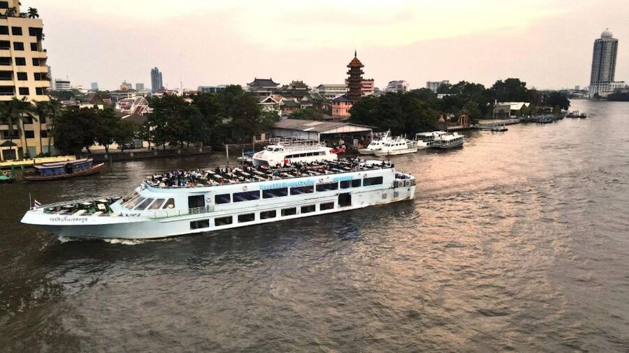 Bangkok: Royal Princess Chao Phraya Dinner Cruise - Dinner on the Royal Princess