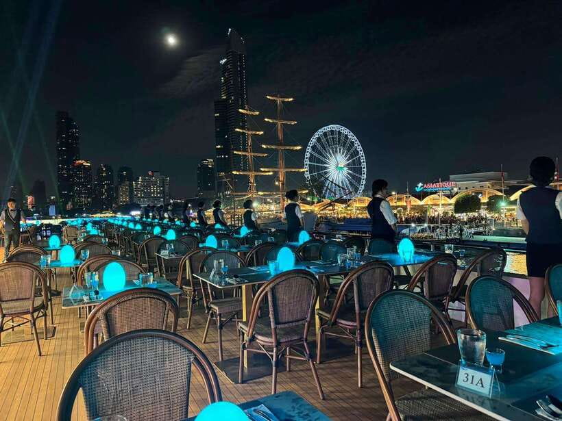 Bangkok: Royal Princess River Dinner Cruise with Live Music - Key Points at a Glance