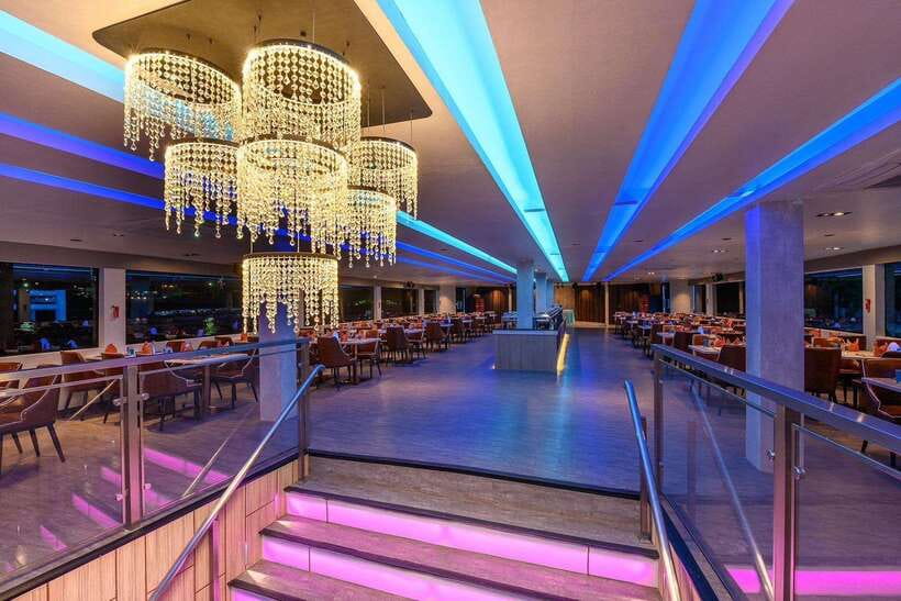 Bangkok: Royal Princess River Dinner Cruise with Live Music - Practical Advice for a Smoother Night