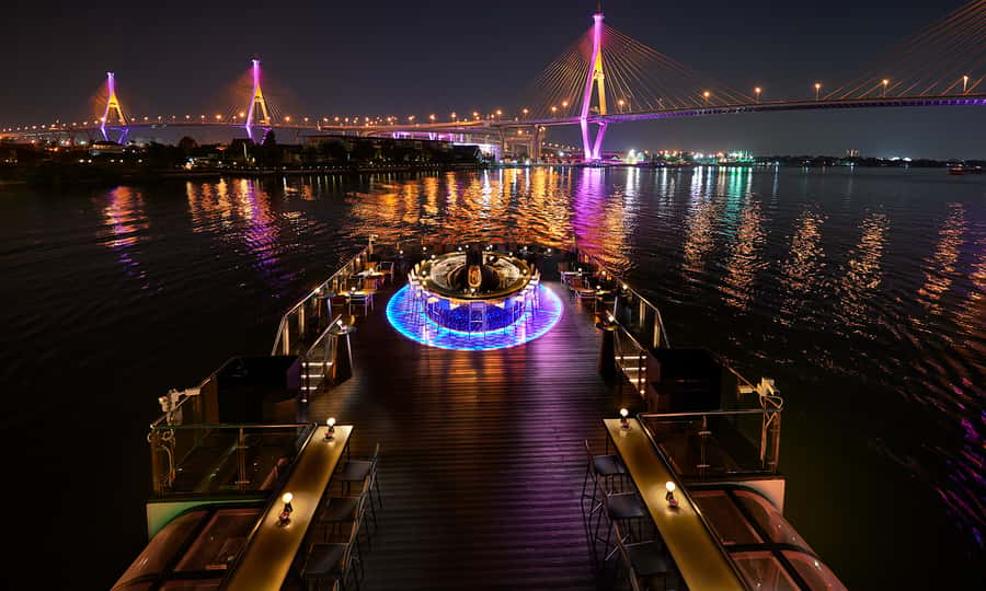 Bangkok: Saffron Chao Phraya River Dinner Cruise - A four-course Thai dinner with a view